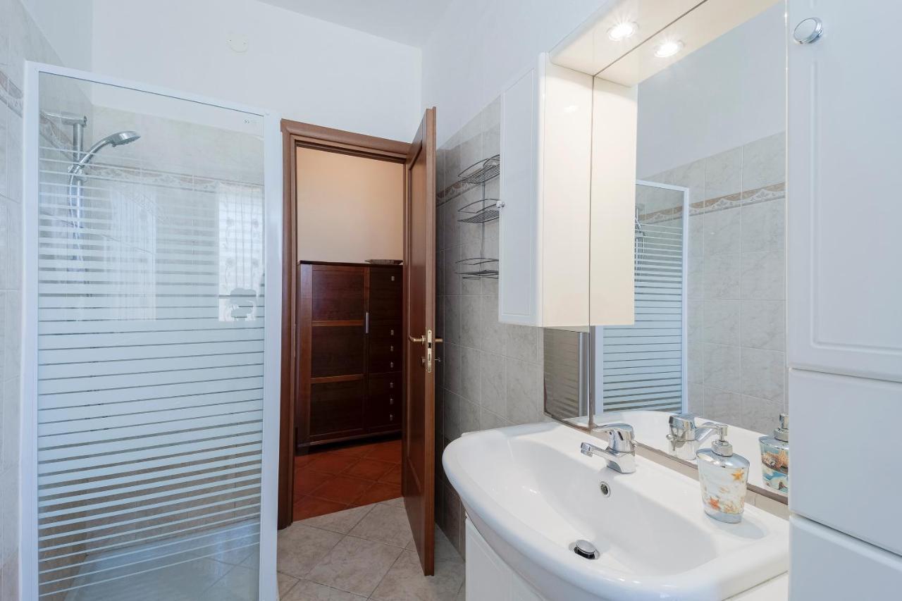 Victoria Apartment บอร์ดิเกรา ภายนอก รูปภาพ